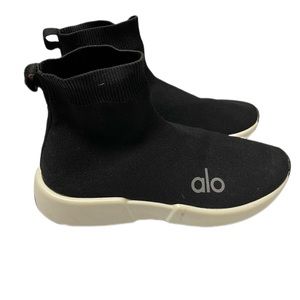 Alo knit sneakers, women’s size 9
